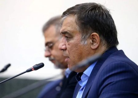 پاسخ تاجرنیا به شایعه حضور بیرانوند در رختکن استقلال