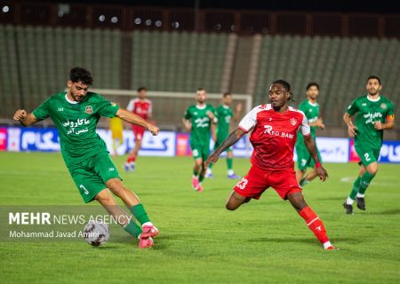 پرسپولیس با برتری در نیمه نخست از سد صنعت نفت گذشت