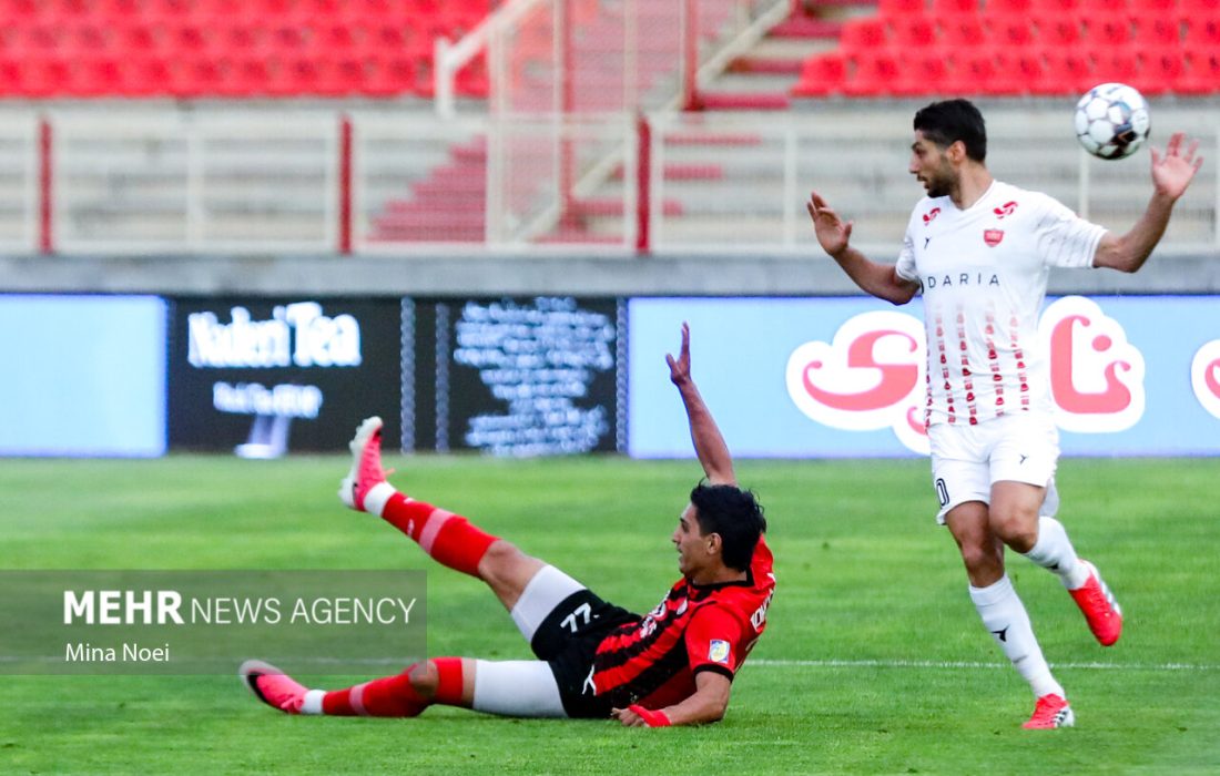 تساوی پرسپولیس و مس شهربابک در نیمه اول با یک گل و یک کارت قرمز