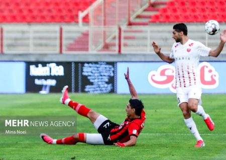 تساوی پرسپولیس و مس شهربابک در نیمه اول با یک گل و یک کارت قرمز