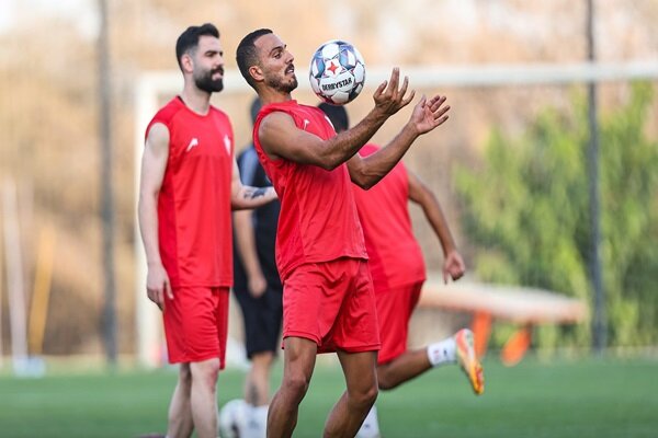 دغدغه کادر فنی پرسپولیس برای بازگشت مدافع مصدوم مقابل صنعت نفت