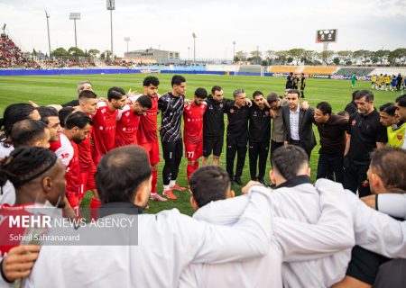 واکنش متفاوت هواداران؛ تشویق ایستاده پرسپولیسی‌ها و اعتراض به کادر فنی و بازیکنان صنعت نفت